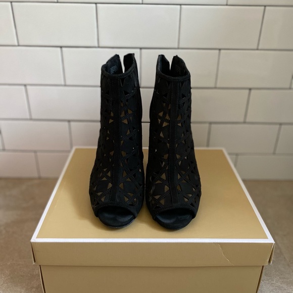 Michael Kors Peep Toe Booties 7.5 - worn once - Picture 2 of 6